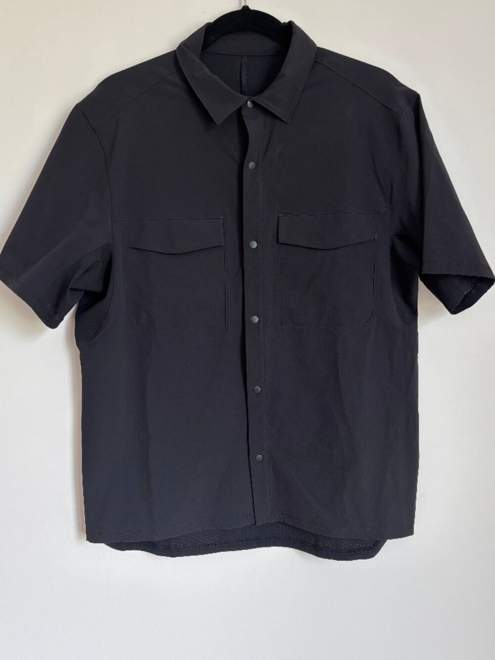 Lululemon Men's Double Pocket Short Sleeve Shirt